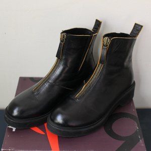 Womens Leather Zipper Ankle Boots size 40 / 9